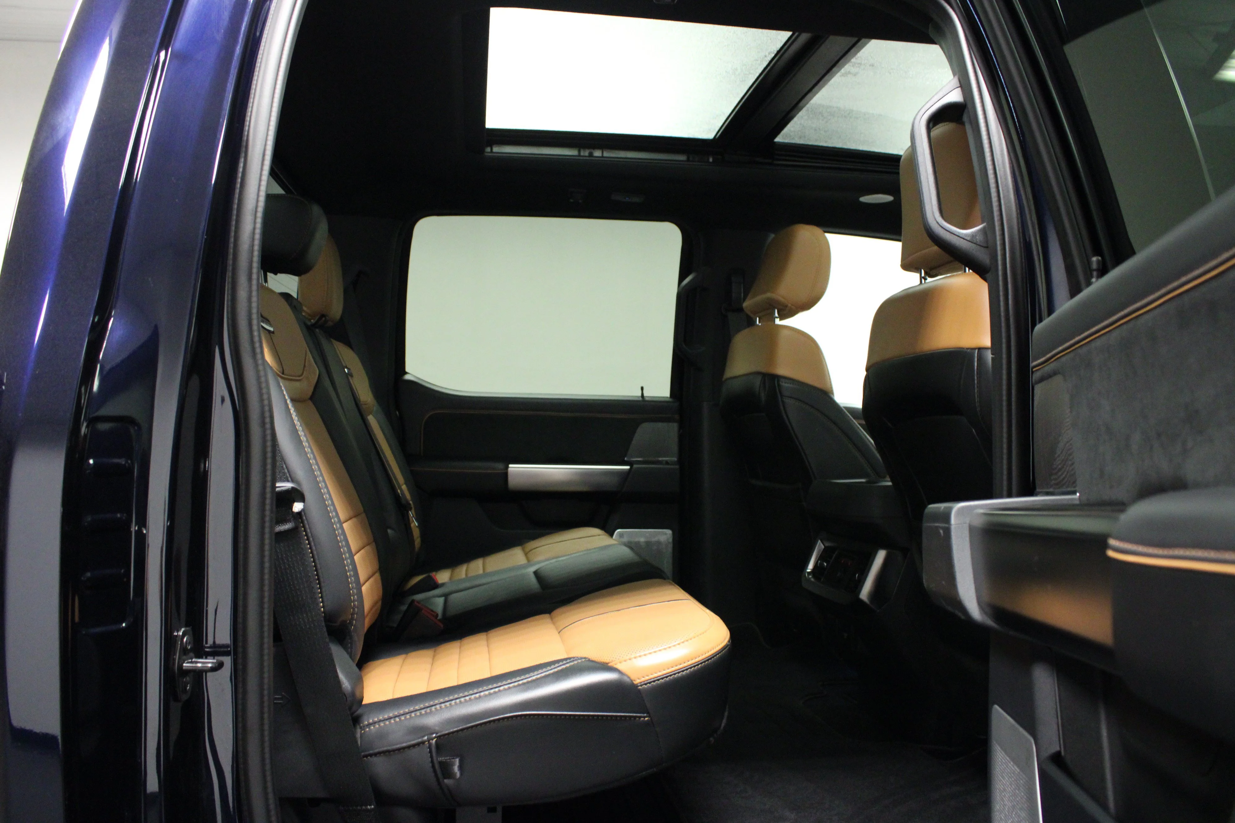 Used 2023 Antimatter Blue Metallic Ford Platinum image 15