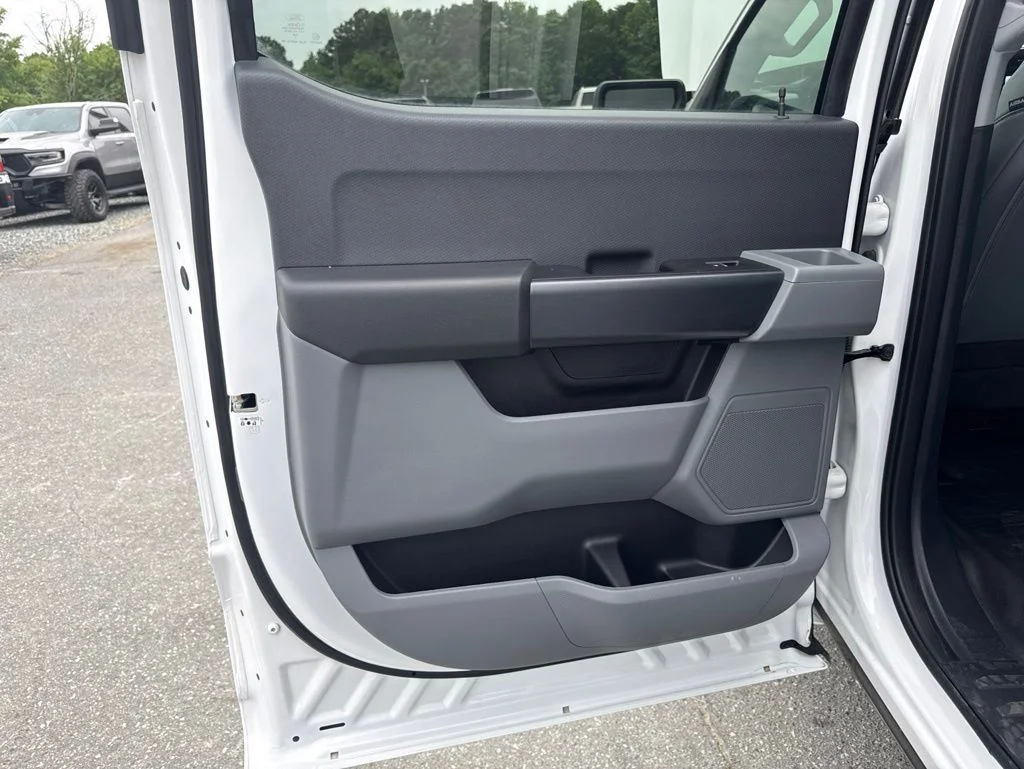 Used 2022 White Ford Pro image 25