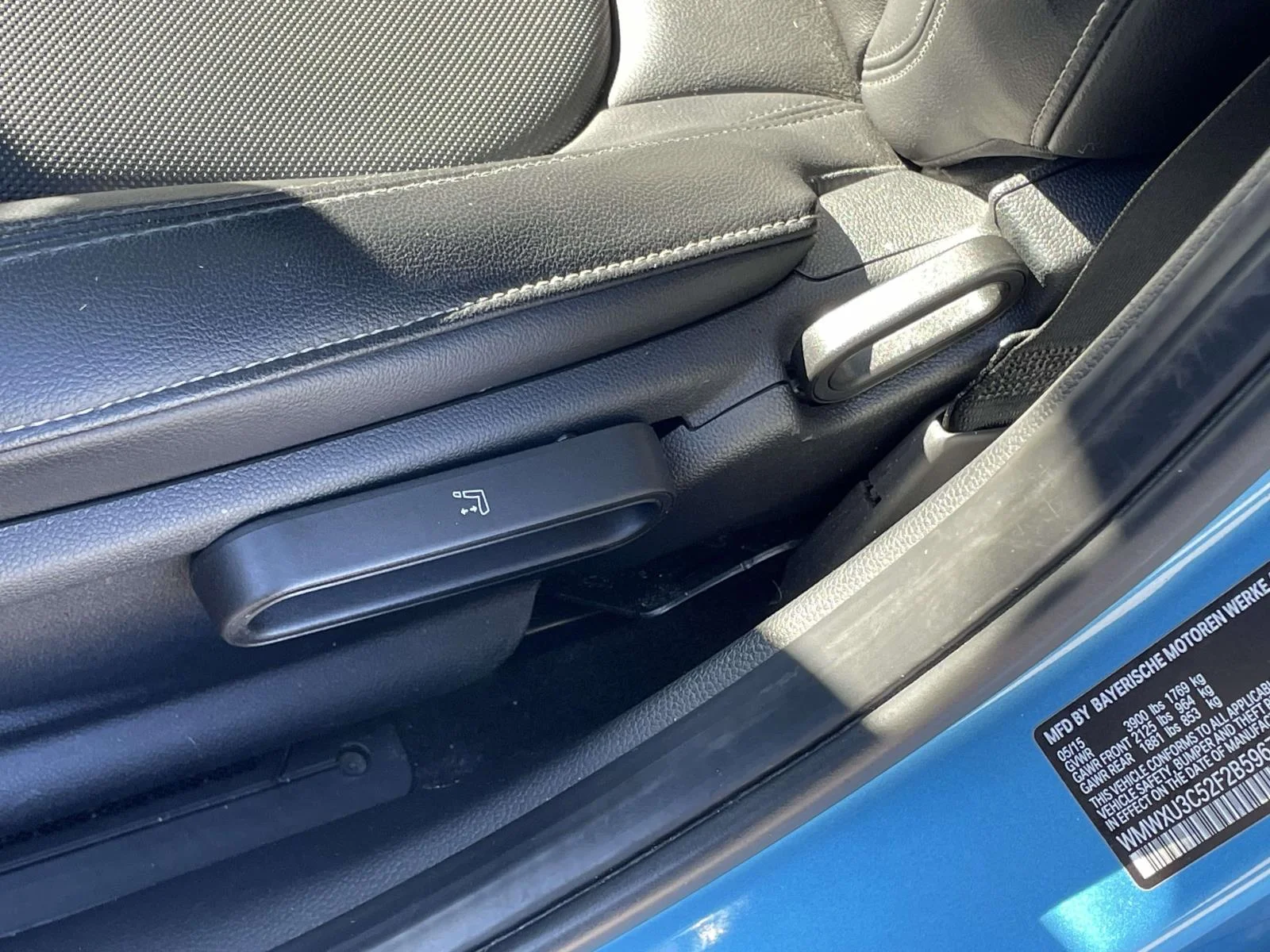 Used 2015 Electric Blue Metallic MINI S image 8