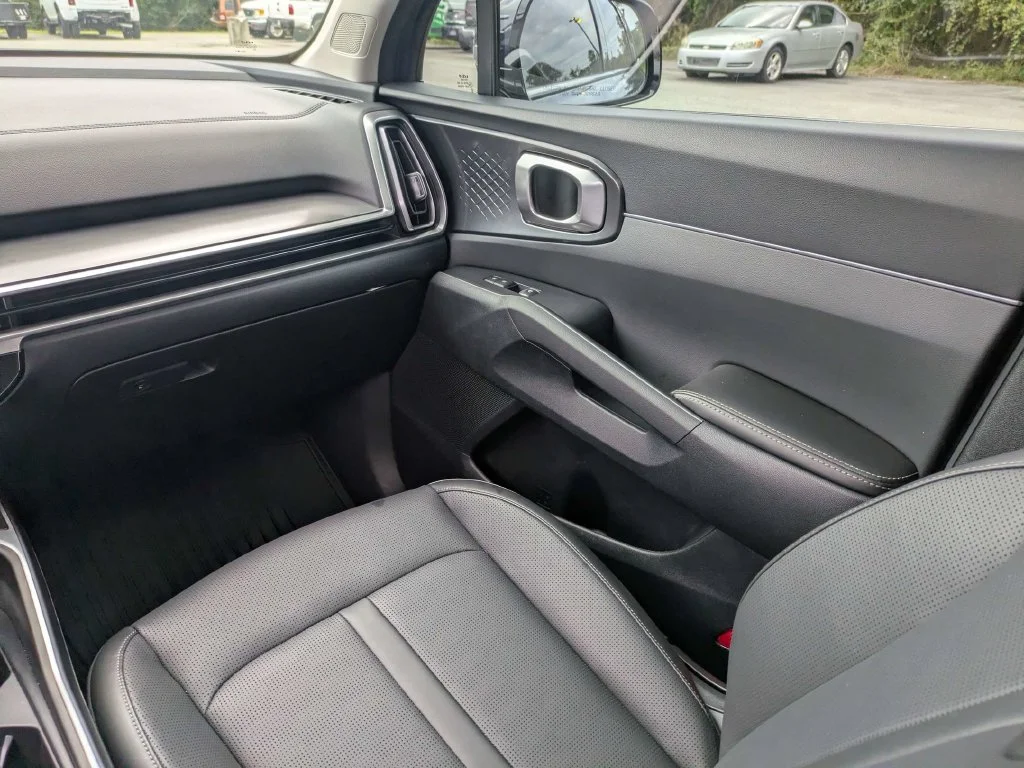 Used 2024 Black Kia S image 17
