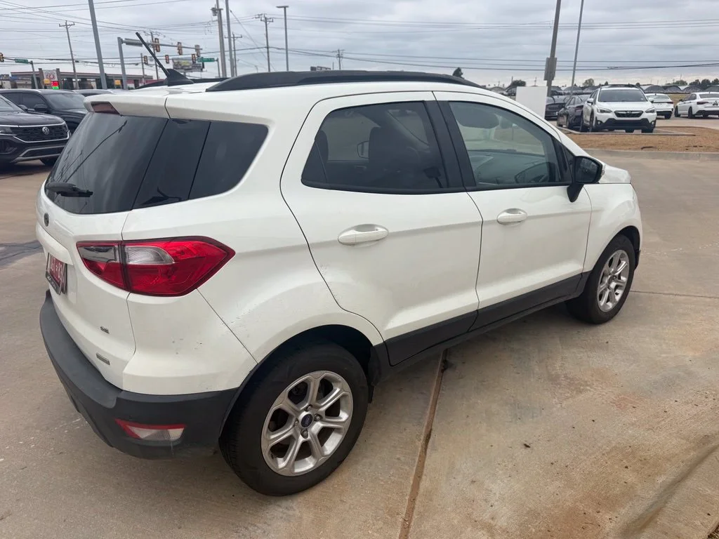 Used 2018 Diamond White Ford SE image 5