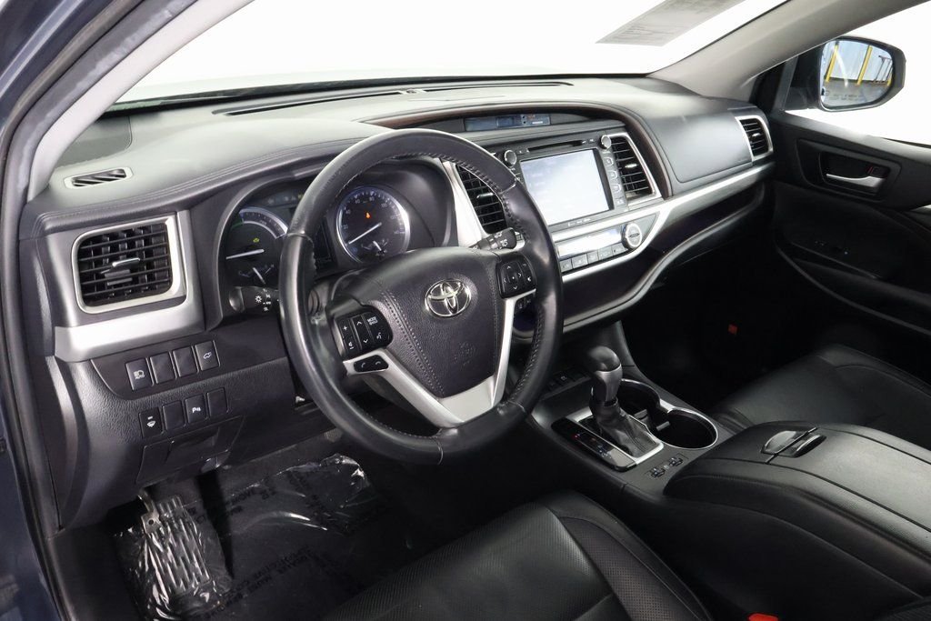 Used 2019 Shoreline Mist Toyota Limited image 7