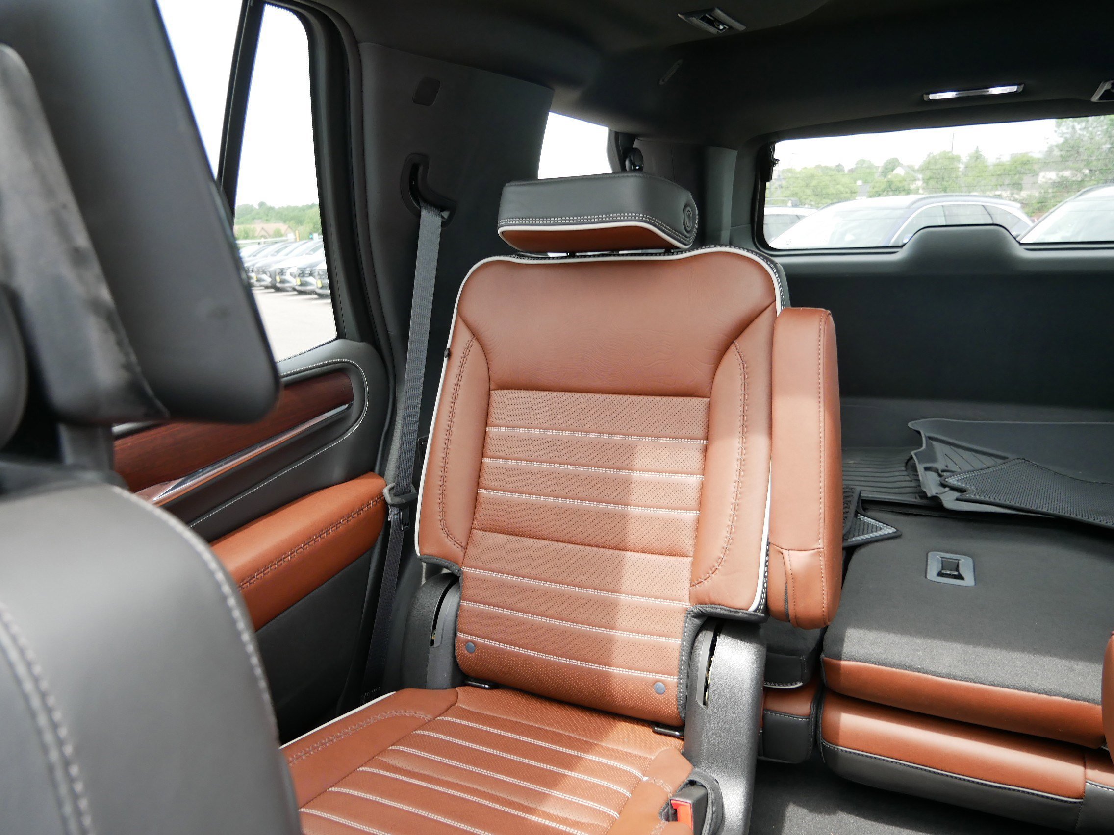 2024 GMC Yukon Denali Ultimate - Photo 12