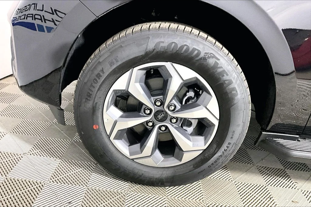 New 2027 Agate Black Metallic Ford Active image 11