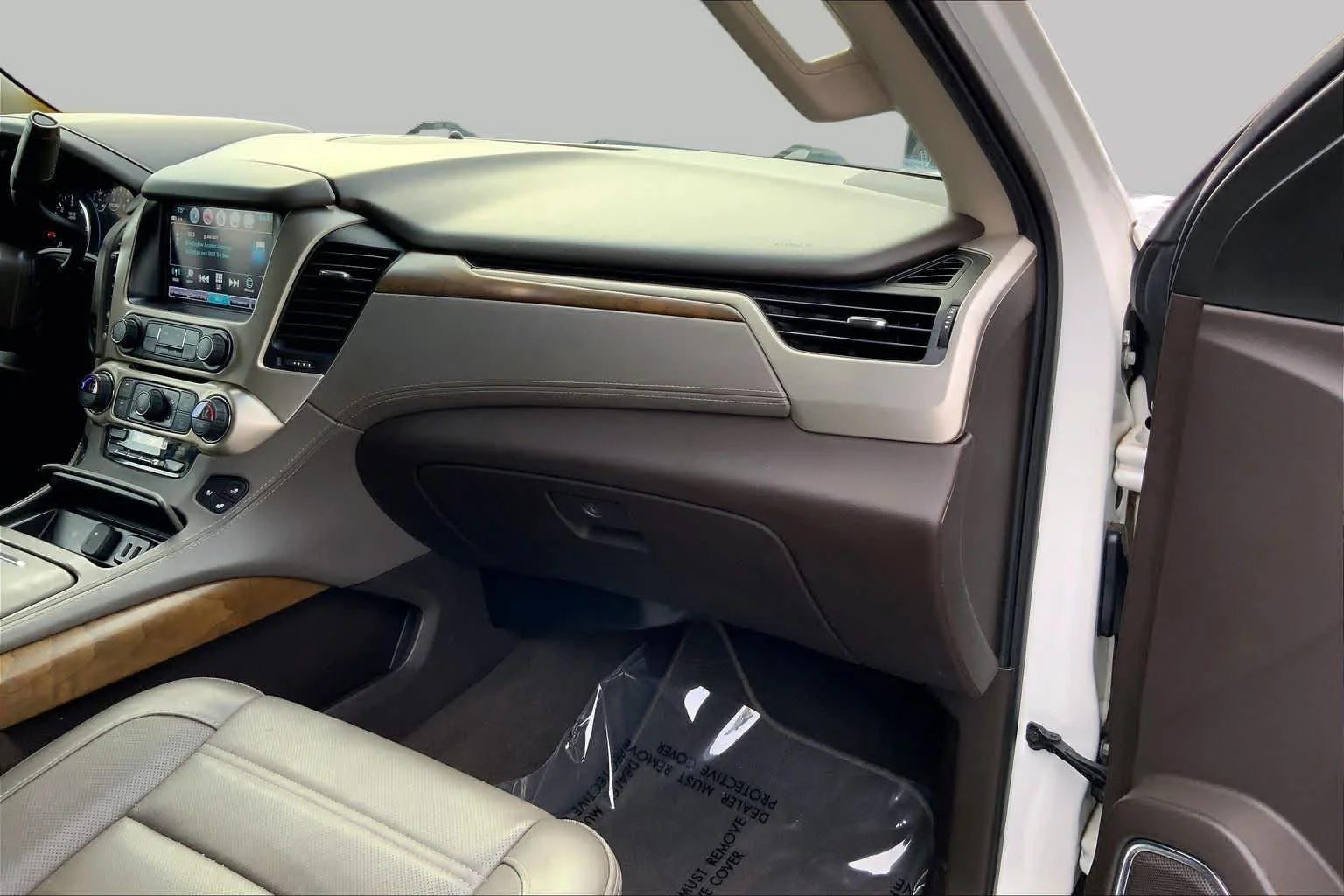 Used 2019 White Frost Tricoat GMC Denali image 16