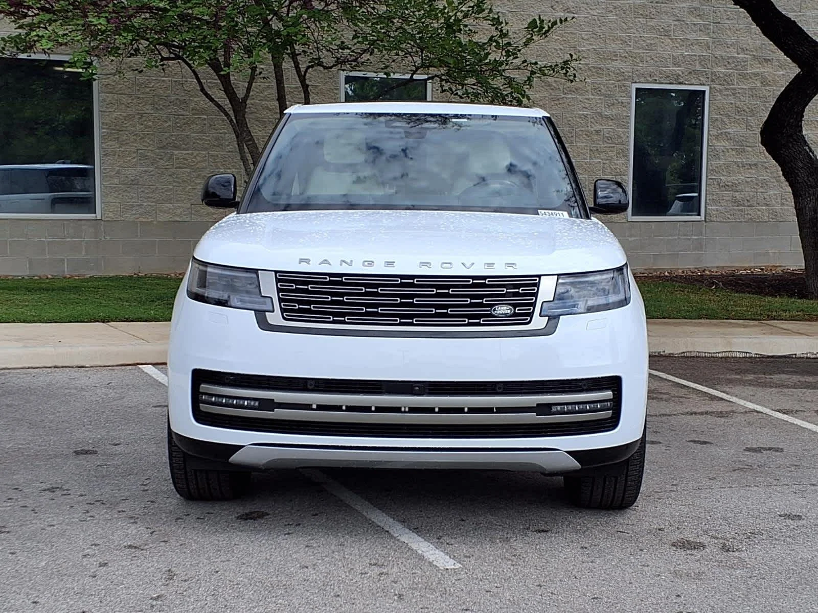 New 2026 Fuji White Land Rover SE image 2
