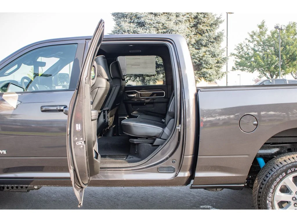 New 2026 Granite Crystal Metallic Clearcoat Ram Laramie image 15