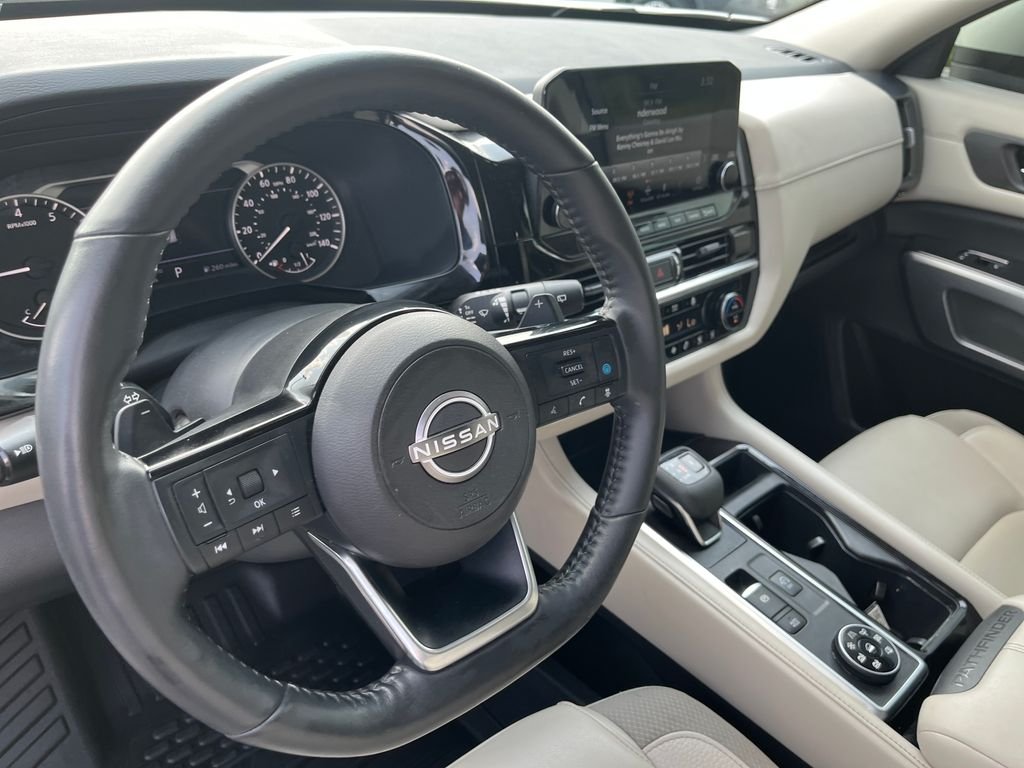Used 2023 White Nissan SL image 14