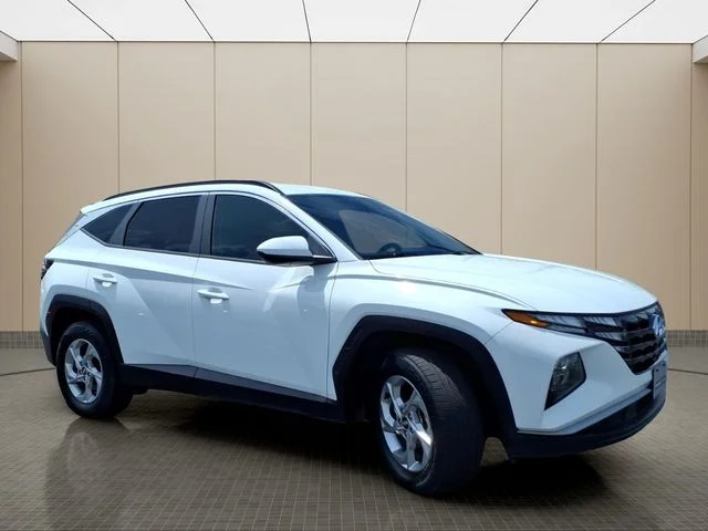 Used 2024 White Hyundai SEL image 4