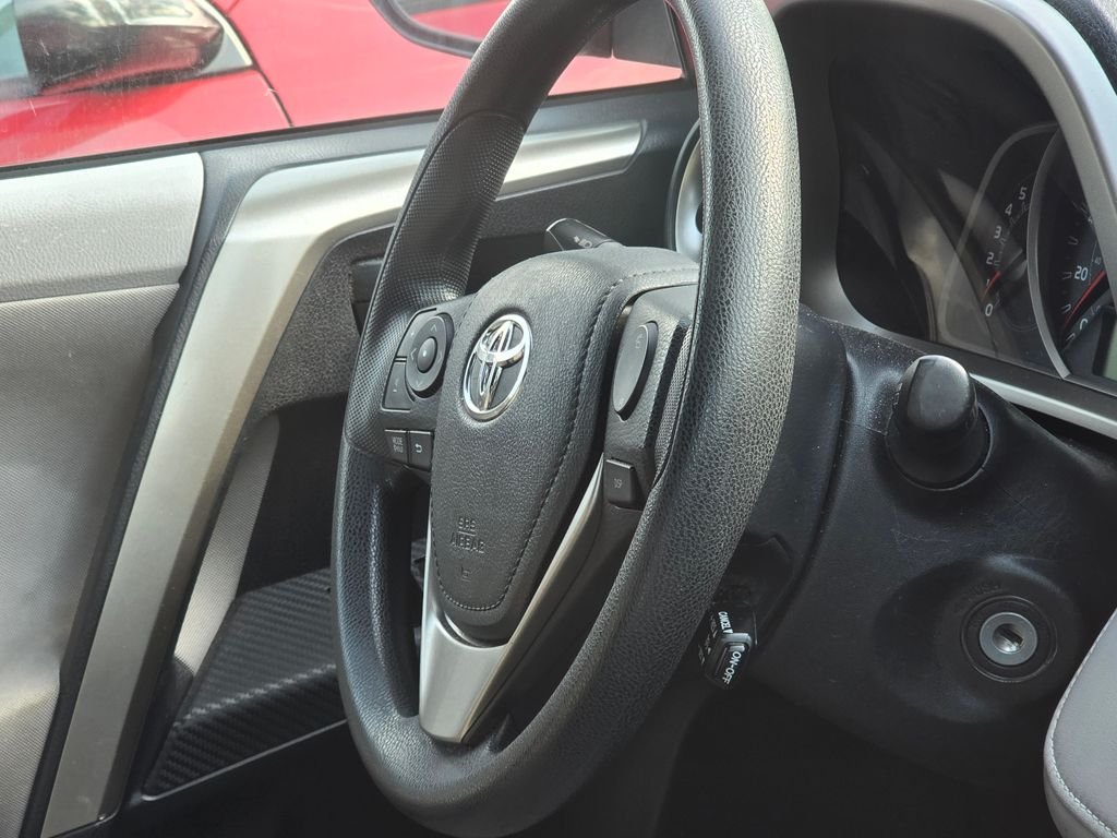 Used 2013 Red Toyota XLE image 16