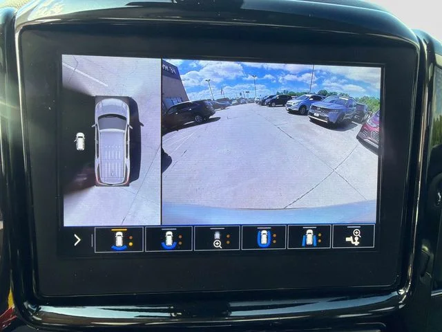 Used 2020 Silver Chevrolet 3LT image 27