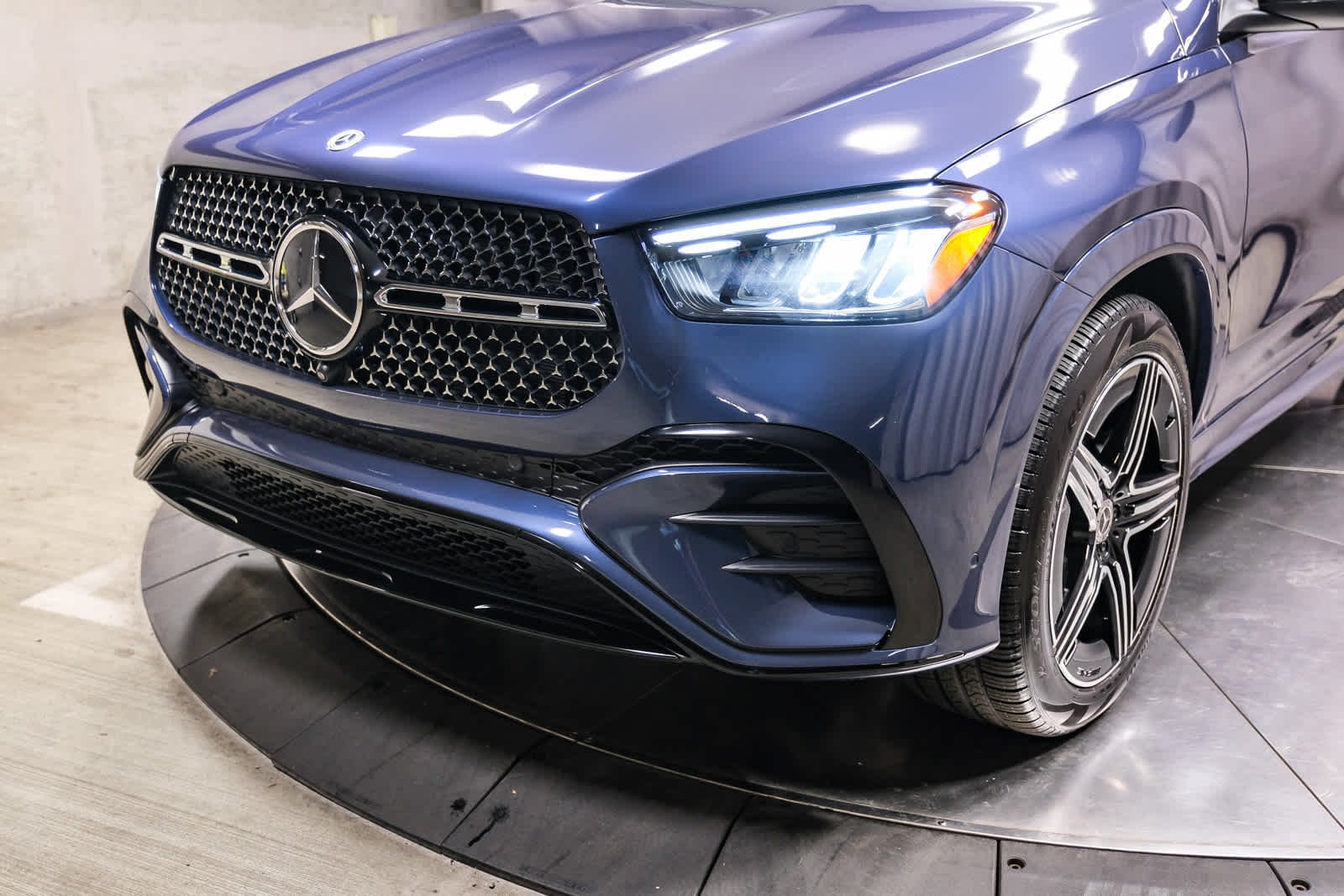 Used 2026 Twilight Blue Metallic Mercedes-Benz GLE 450 image 12