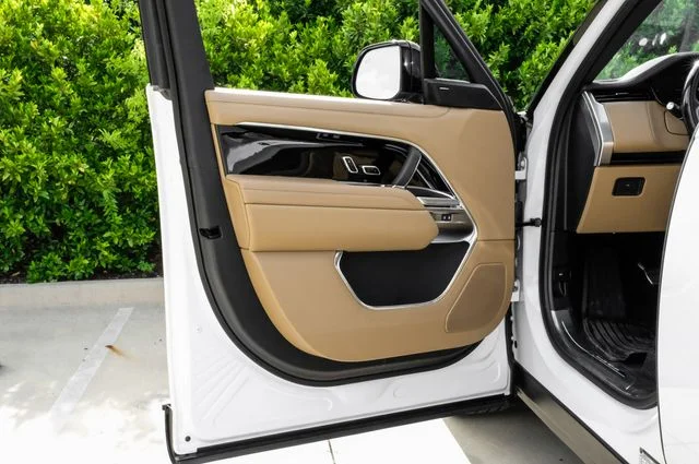 New 2026 Fuji White Land Rover SE image 52