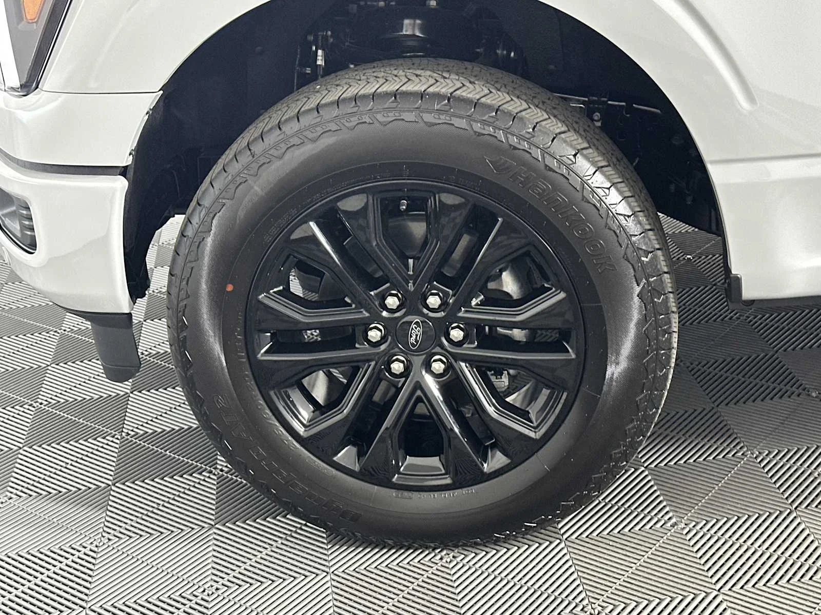 New 2026 Avalanche Gray Ford LARIAT image 13