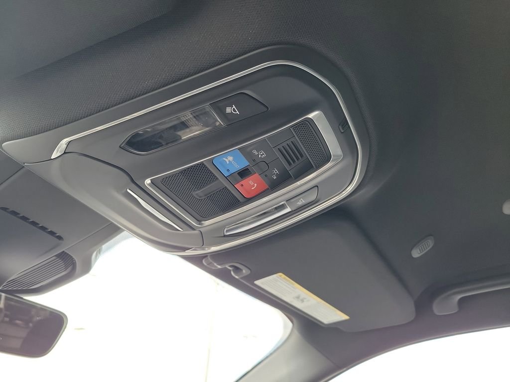 New 2026 Silver Zynith Clearcoat Jeep Laredo image 30