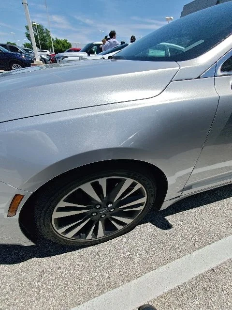 Used 2017 Silver Lincoln Reserve image 6