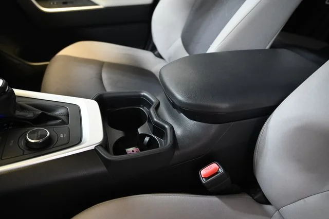 Used 2021 Silver Toyota XLE image 22