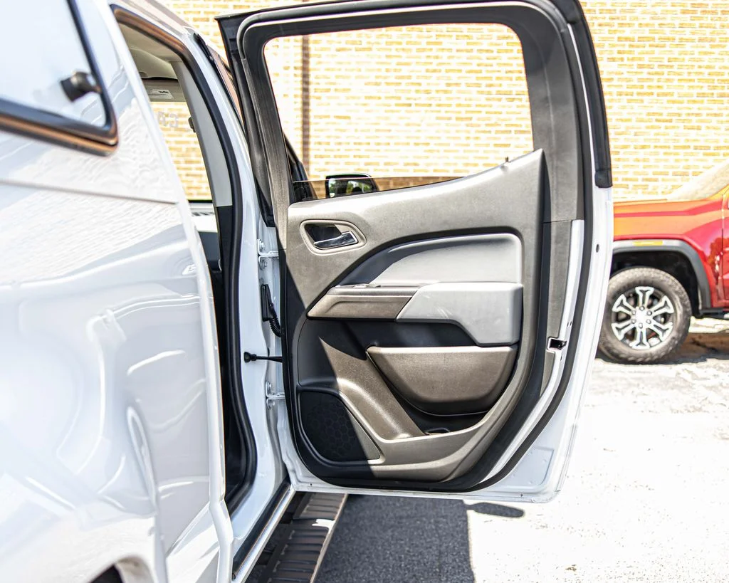 Used 2022 White Chevrolet Z71 image 36