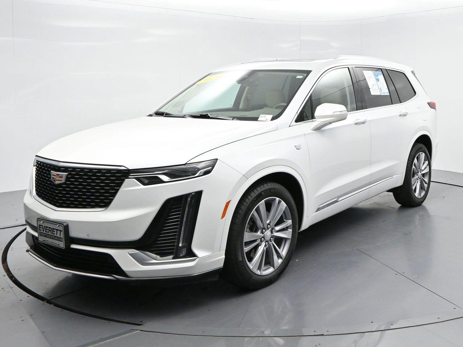 Used 2024 Crystal White Tricoat Cadillac Premium Luxury image 3