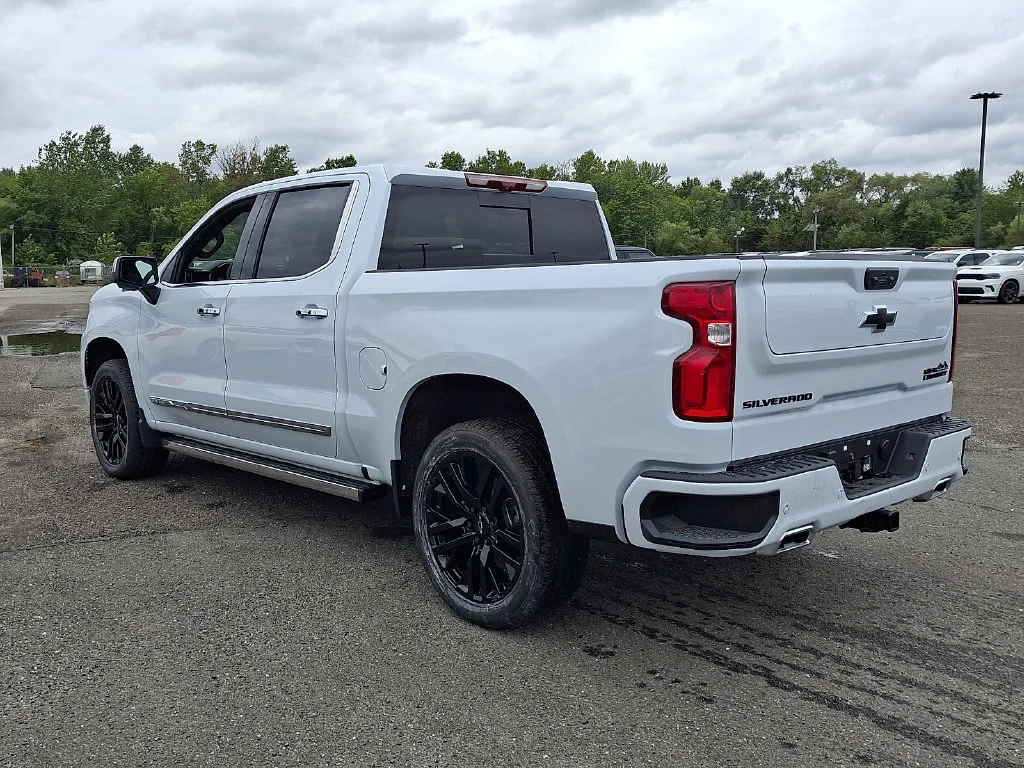 New 2026 Polar White Tricoat Chevrolet High Country image 6