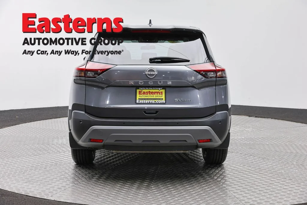 Used 2023 Gray Nissan SV image 6