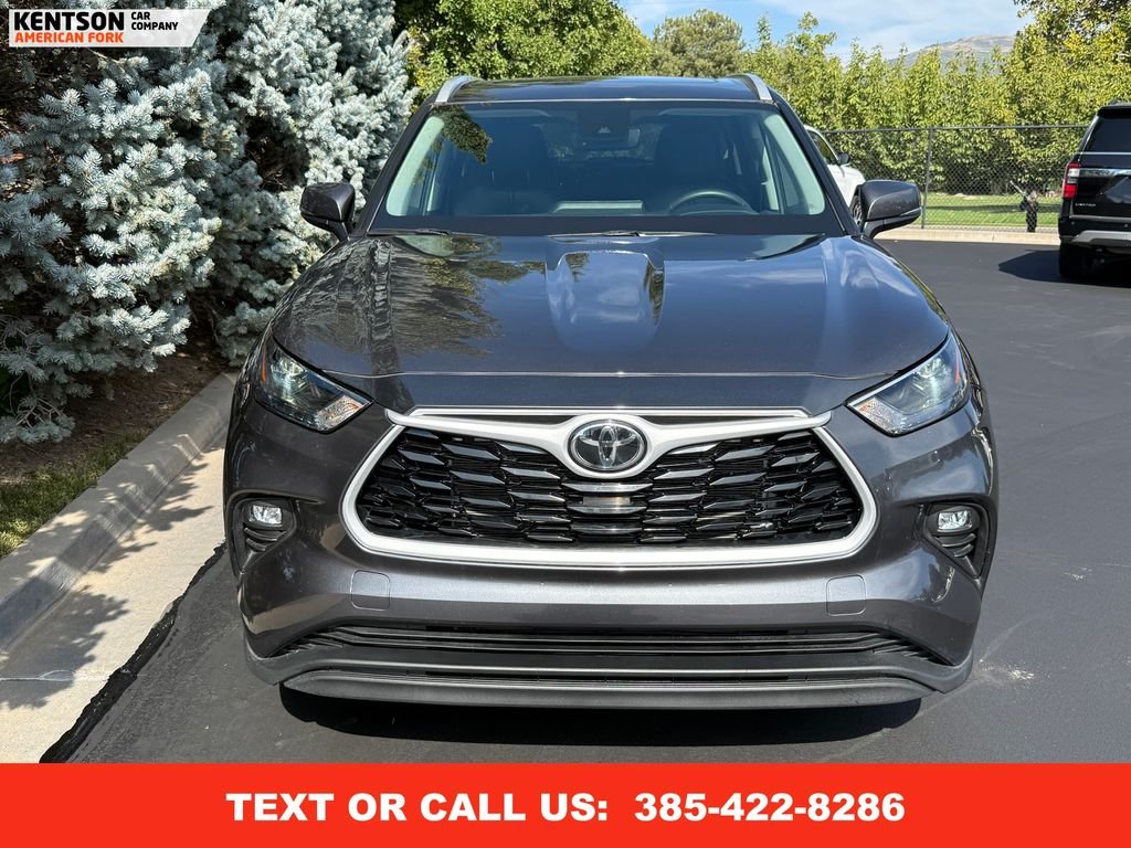2025 Toyota Highlander XLE photo 2