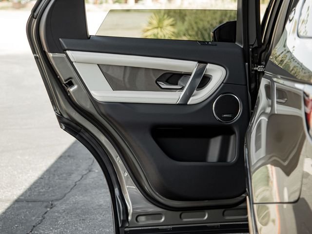 New 2024 Silicon Silver Land Rover SE image 19