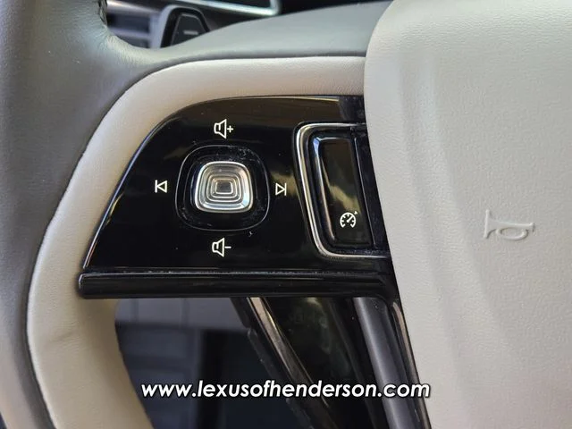 Used 2021 White Lincoln Standard image 22