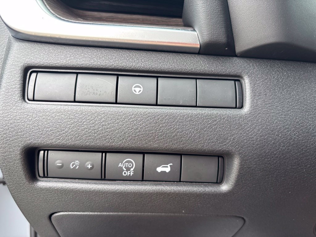 Used 2025 Gray Nissan Platinum image 22