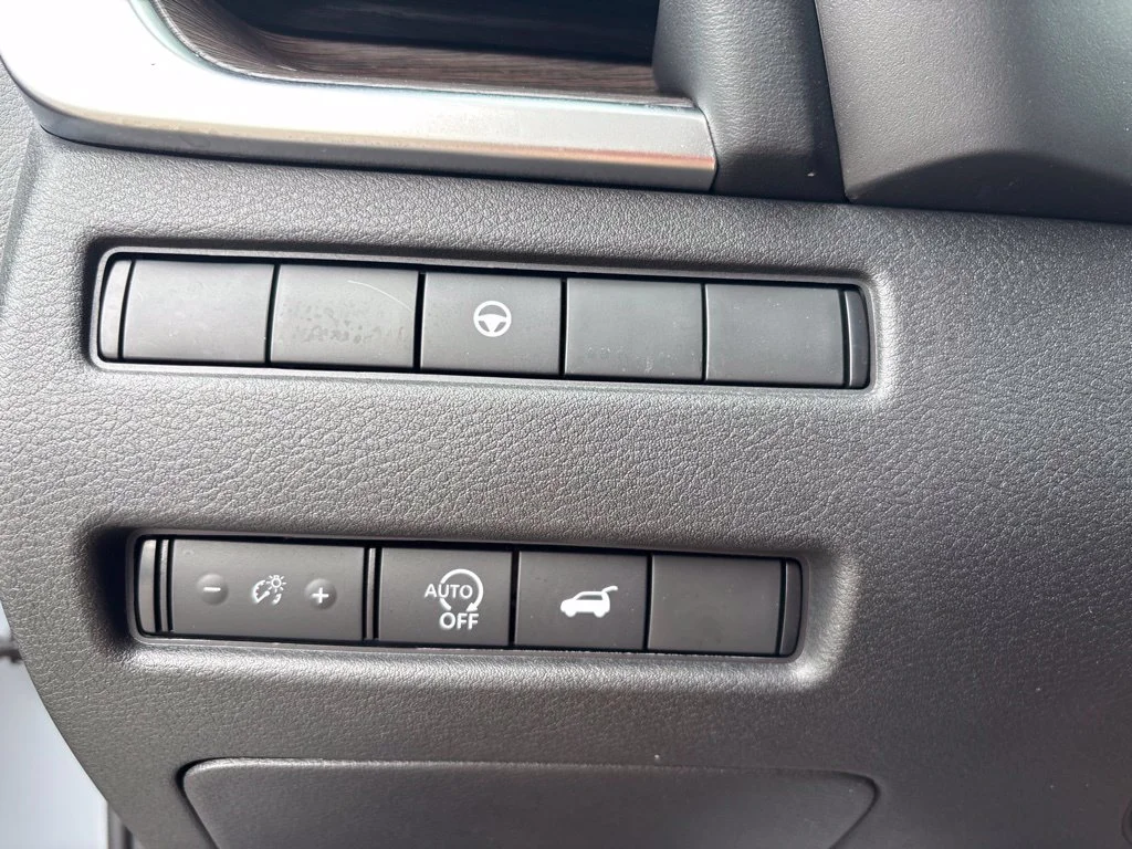 Used 2025 Gray Nissan Platinum image 22
