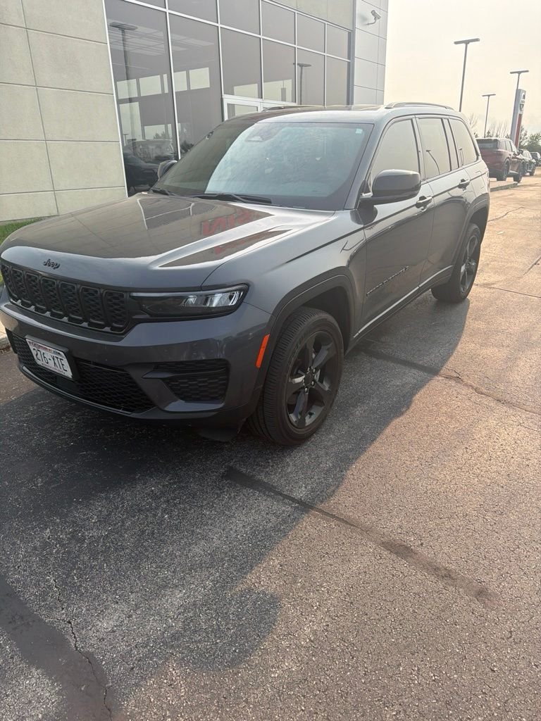 Used 2023 Baltic Gray Metallic Clearcoat Jeep Altitude X image 2