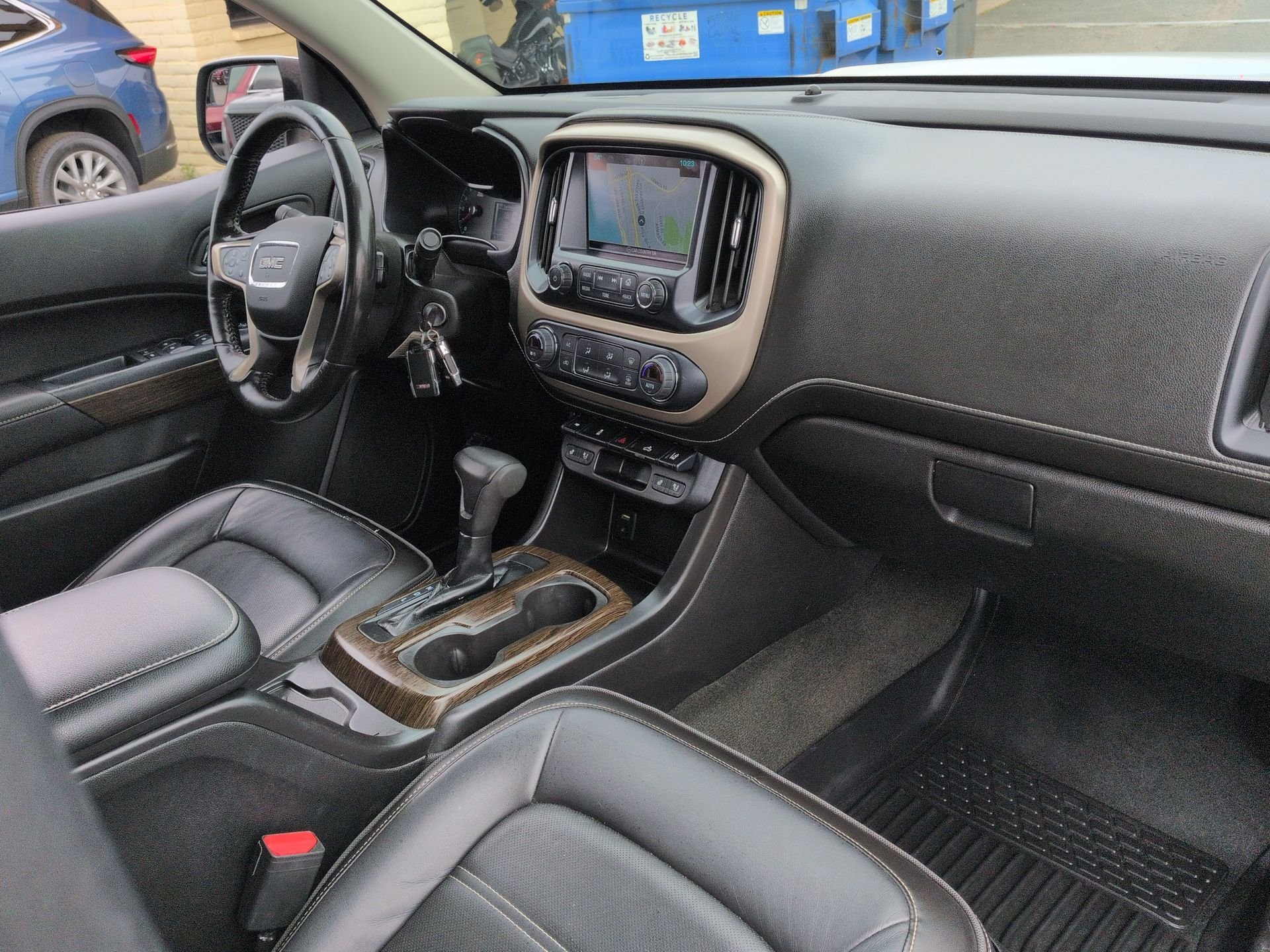 Used 2018 SUMMIT WHITE GMC 2WD Denali image 31