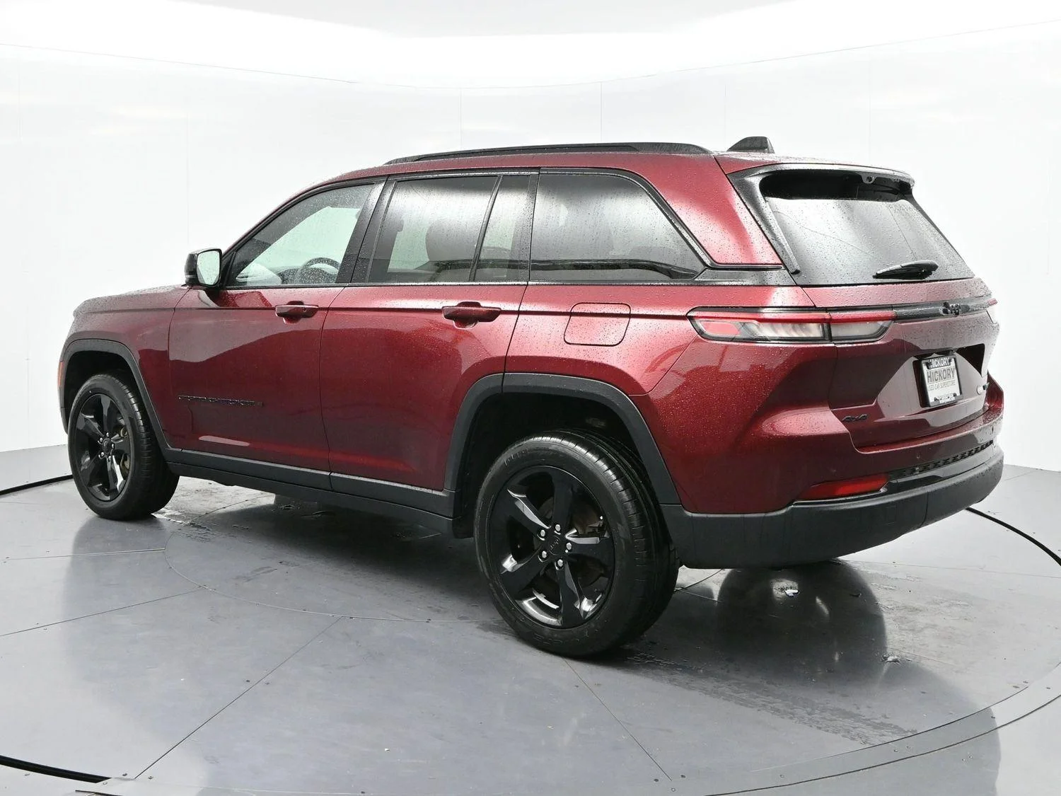 Used 2023 Velvet Red Pearlcoat Jeep Limited image 5