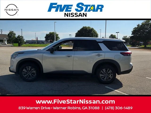 Used 2024 Silver Nissan S image 4