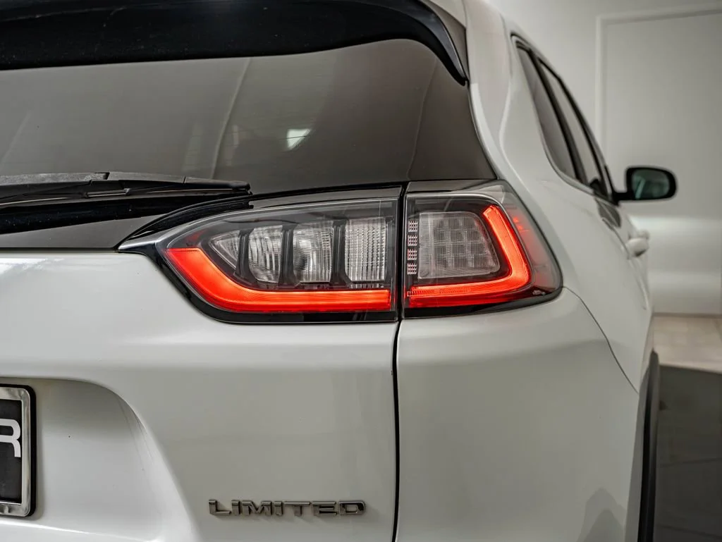 Used 2019 Bright White Clearcoat Jeep Limited image 14