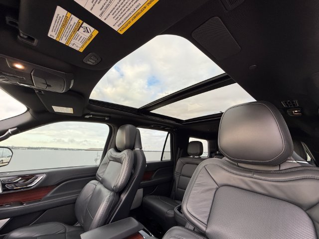 Used 2023 Black Lincoln Reserve image 29