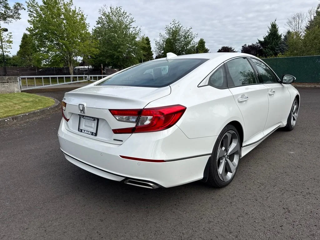 Used 2018 Platinum White Pearl Honda Touring image 7
