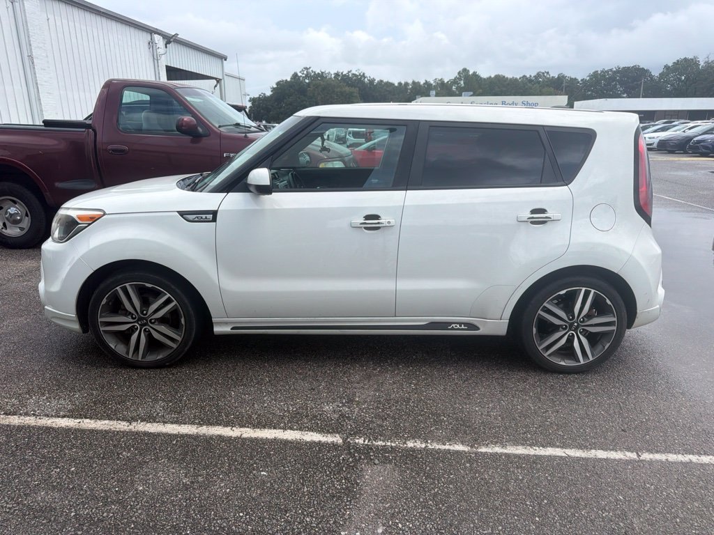 Used 2016 White Kia Plus image 7