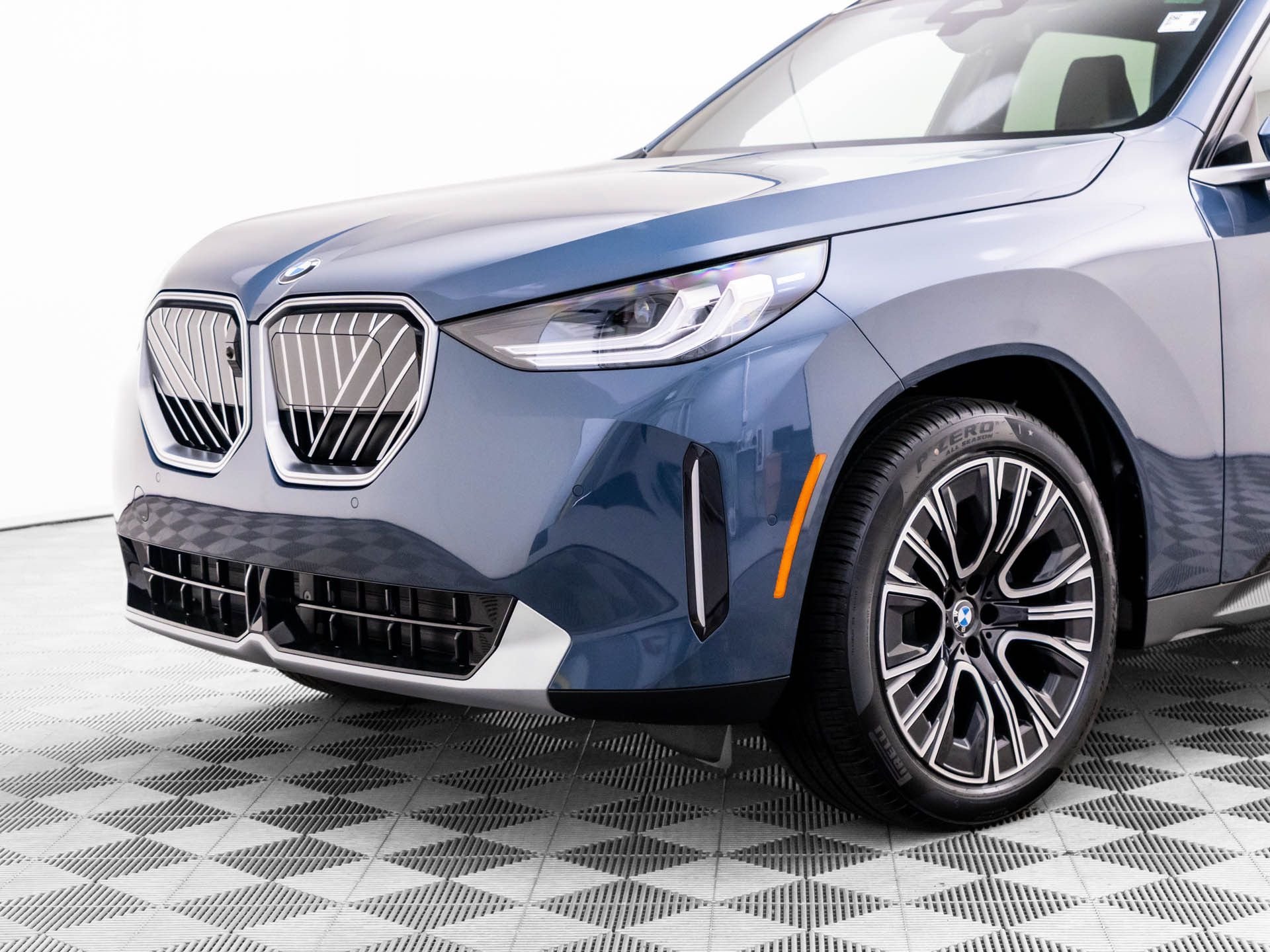 New 2026 Arctic Race Blue metallic BMW 30 xDrive image 35