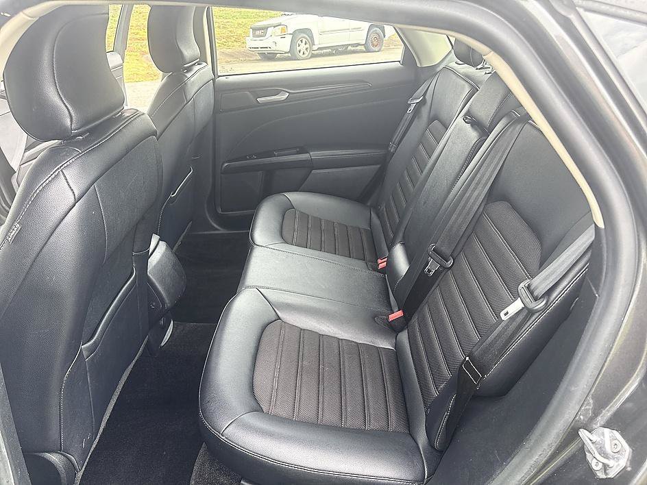 Used 2018 Magnetic Metallic Ford SE image 22