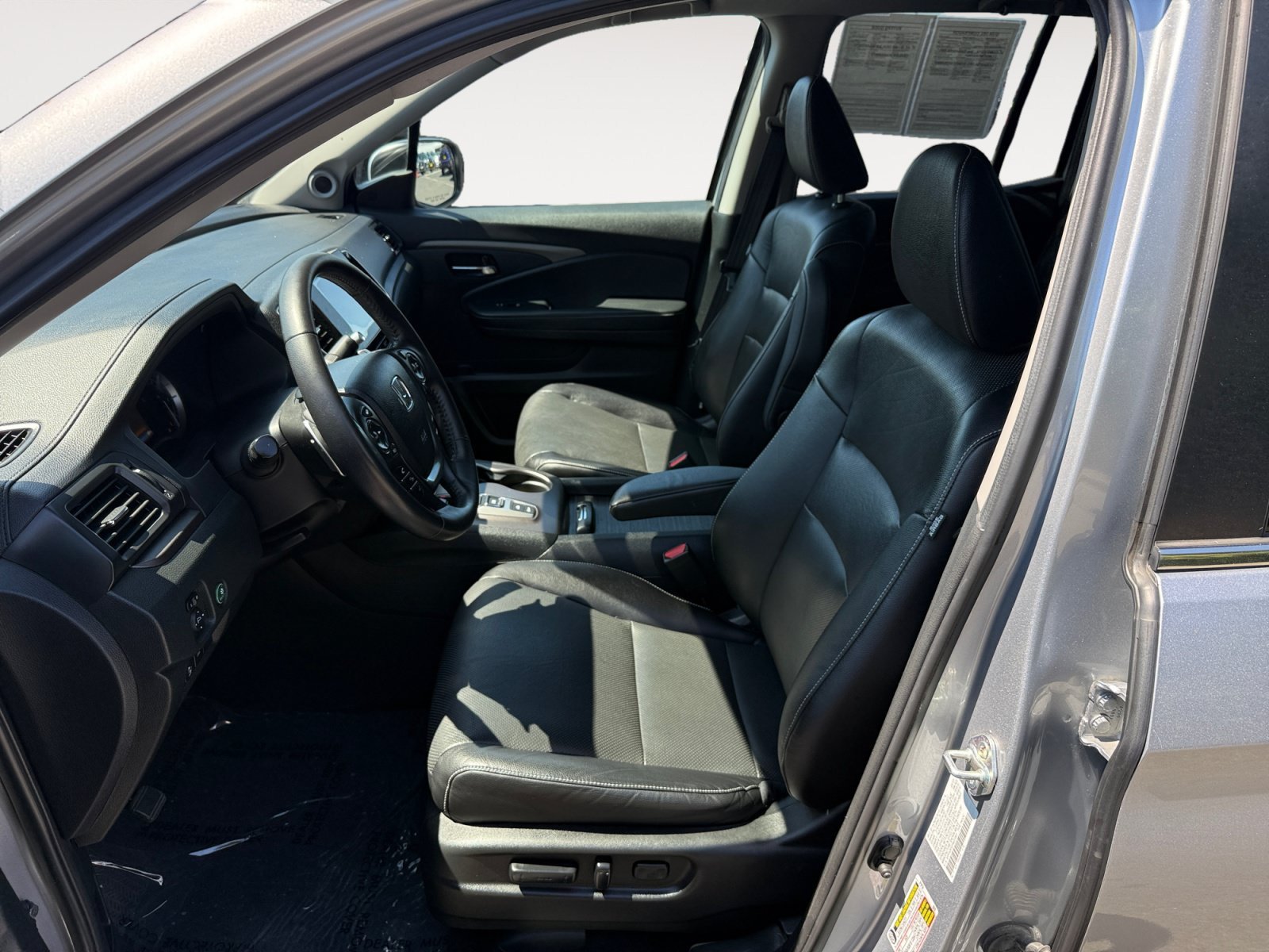 Used 2023 Lunar Silver Metallic Honda RTL image 10