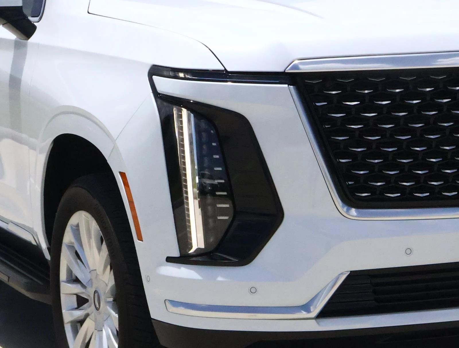 Used 2026 Vibrant White Tricoat Cadillac 1SA image 8
