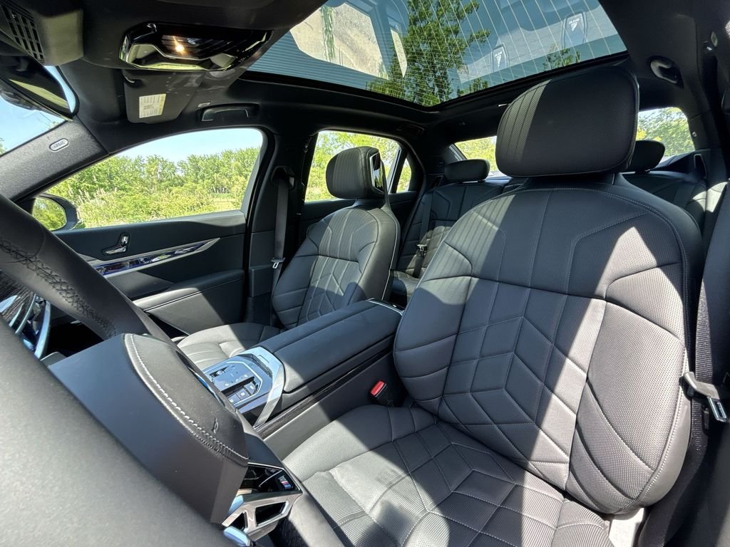 New 2026 Carbon Black Metallic BMW 750e xDrive image 13