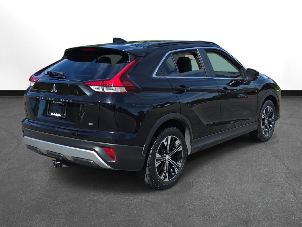 Used 2022 Black Mitsubishi SE image 5