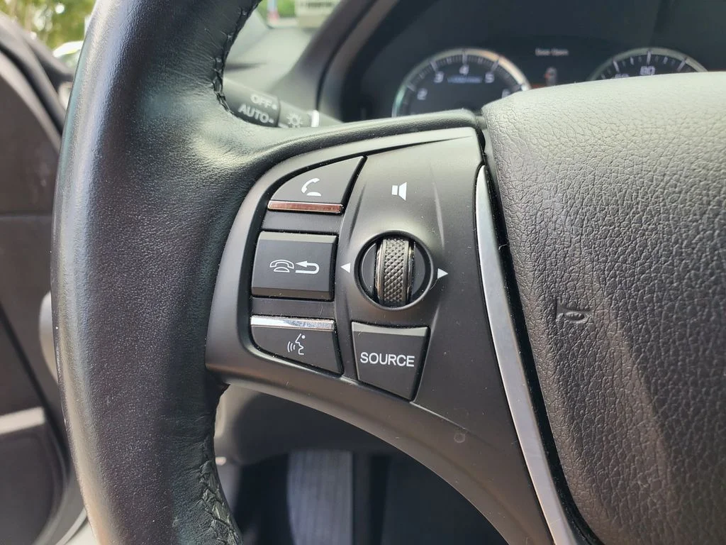Used 2020 White Acura 2.4L image 23