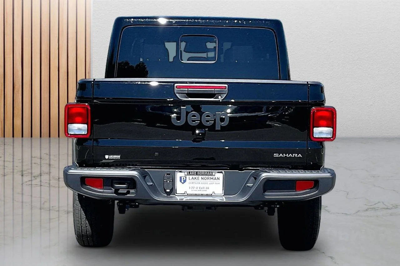 New 2026 Black Clear-Coat Exterior Paint Jeep Sahara image 8