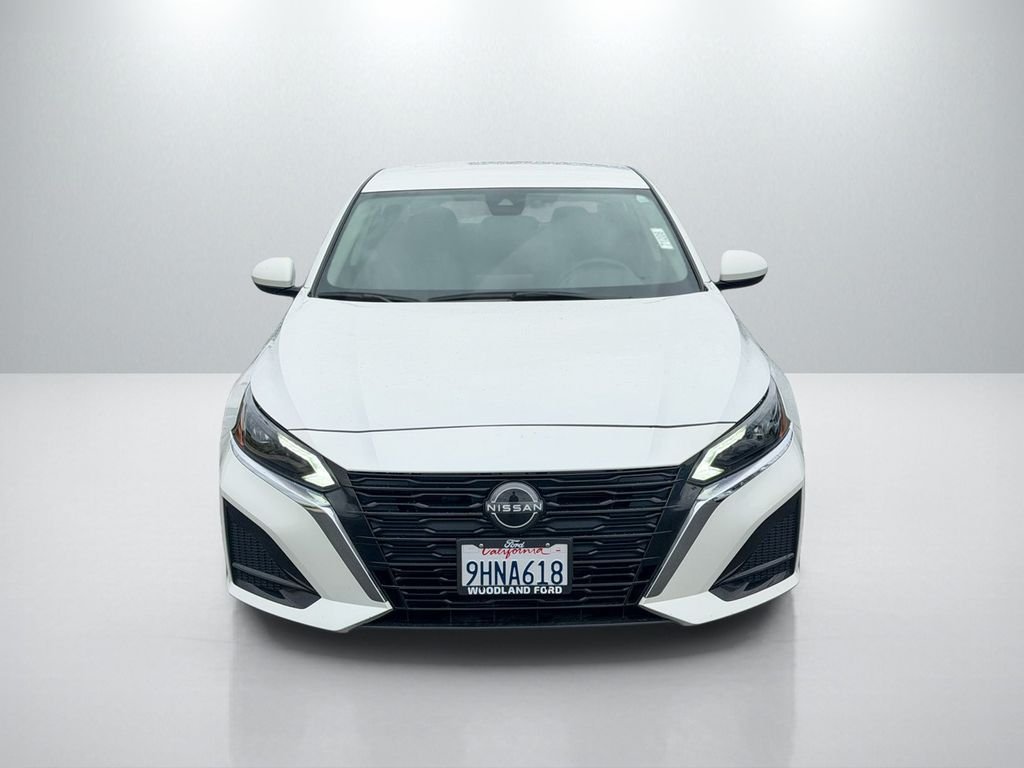 Used 2023 White Nissan 2.5 SV image 3