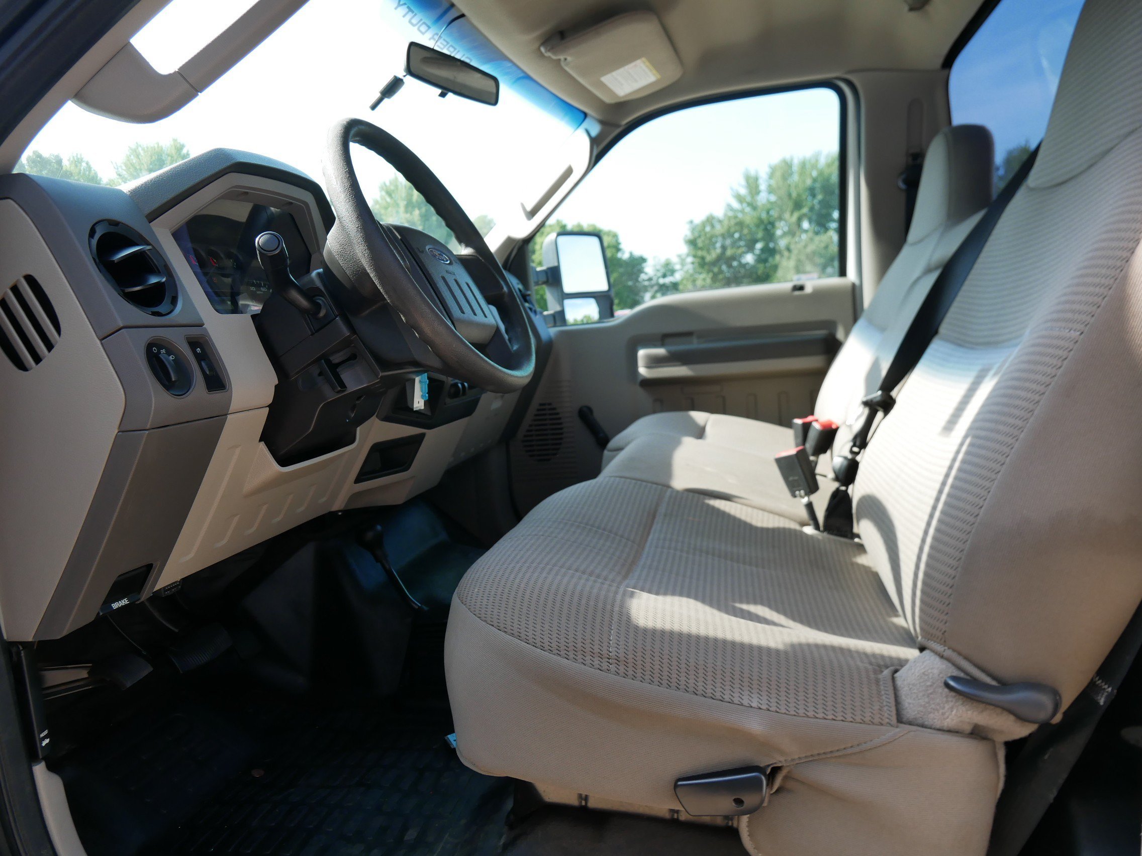 Used 2010 White Ford XL image 10