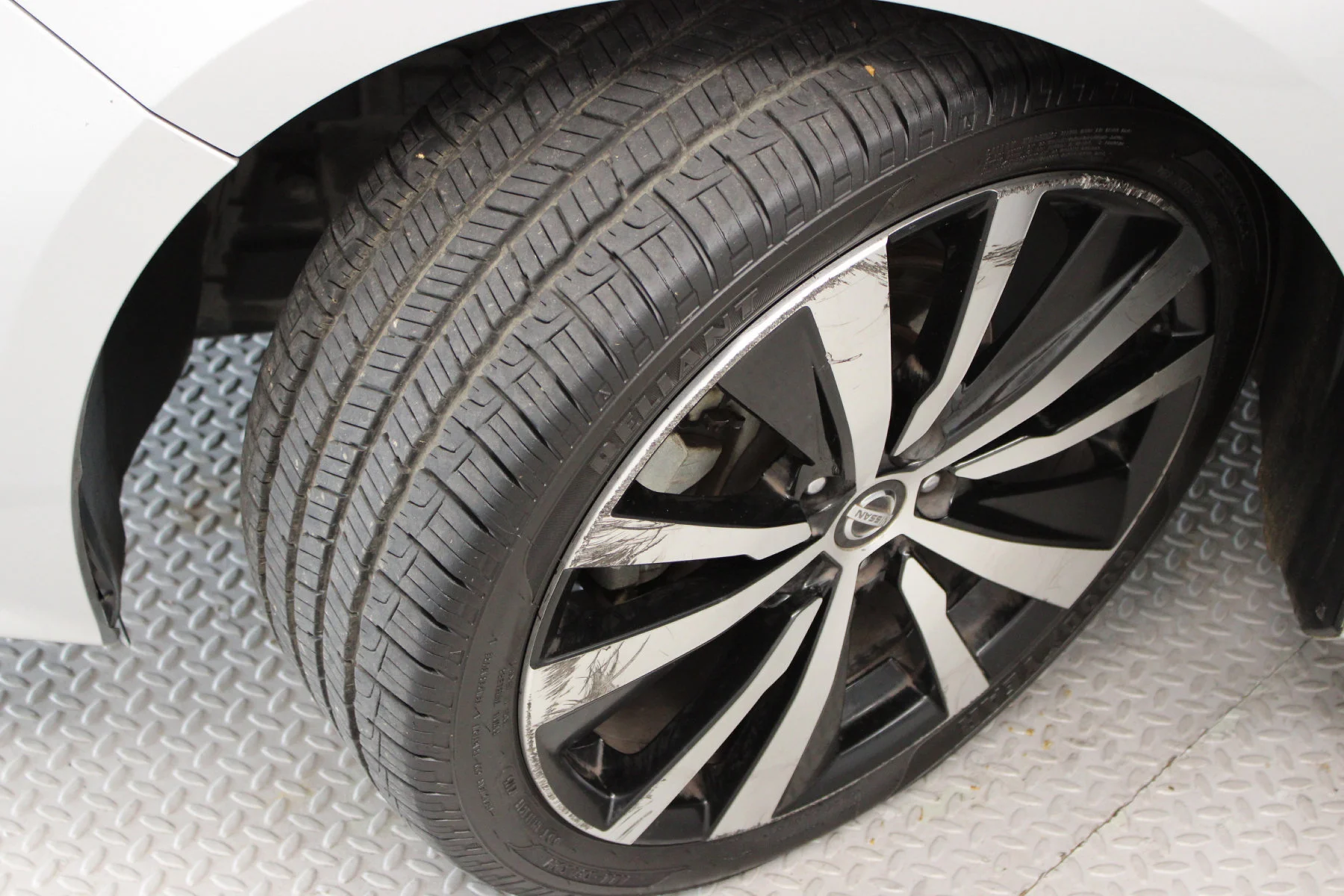 Used 2019 Brilliant Silver Metallic Nissan 2.5 SR Sedan image 17