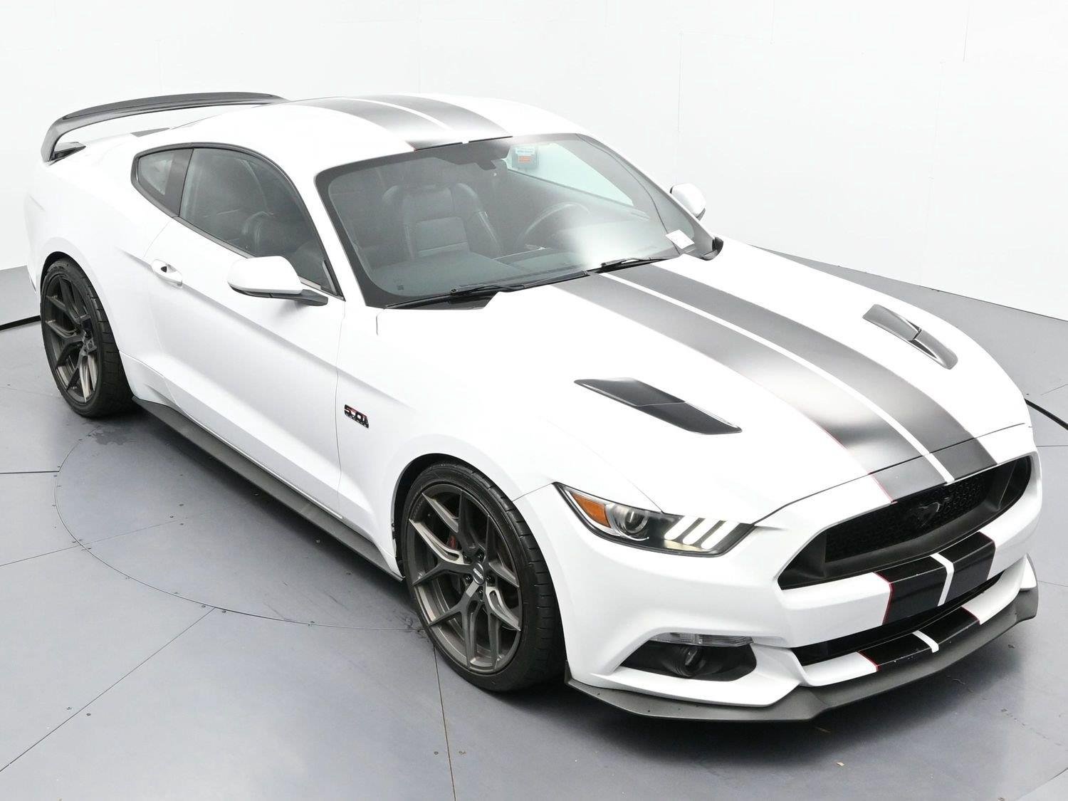 Used 2016 Oxford White Ford GT image 37
